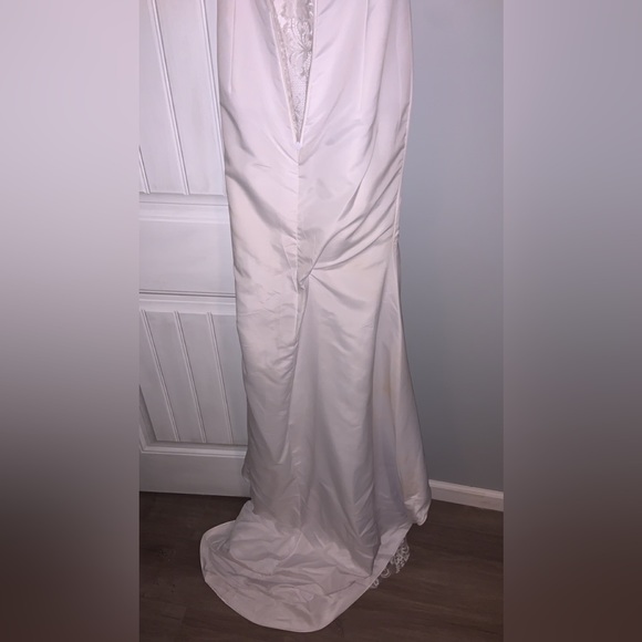 White Wedding Dress Size 6 - Picture 12 of 16